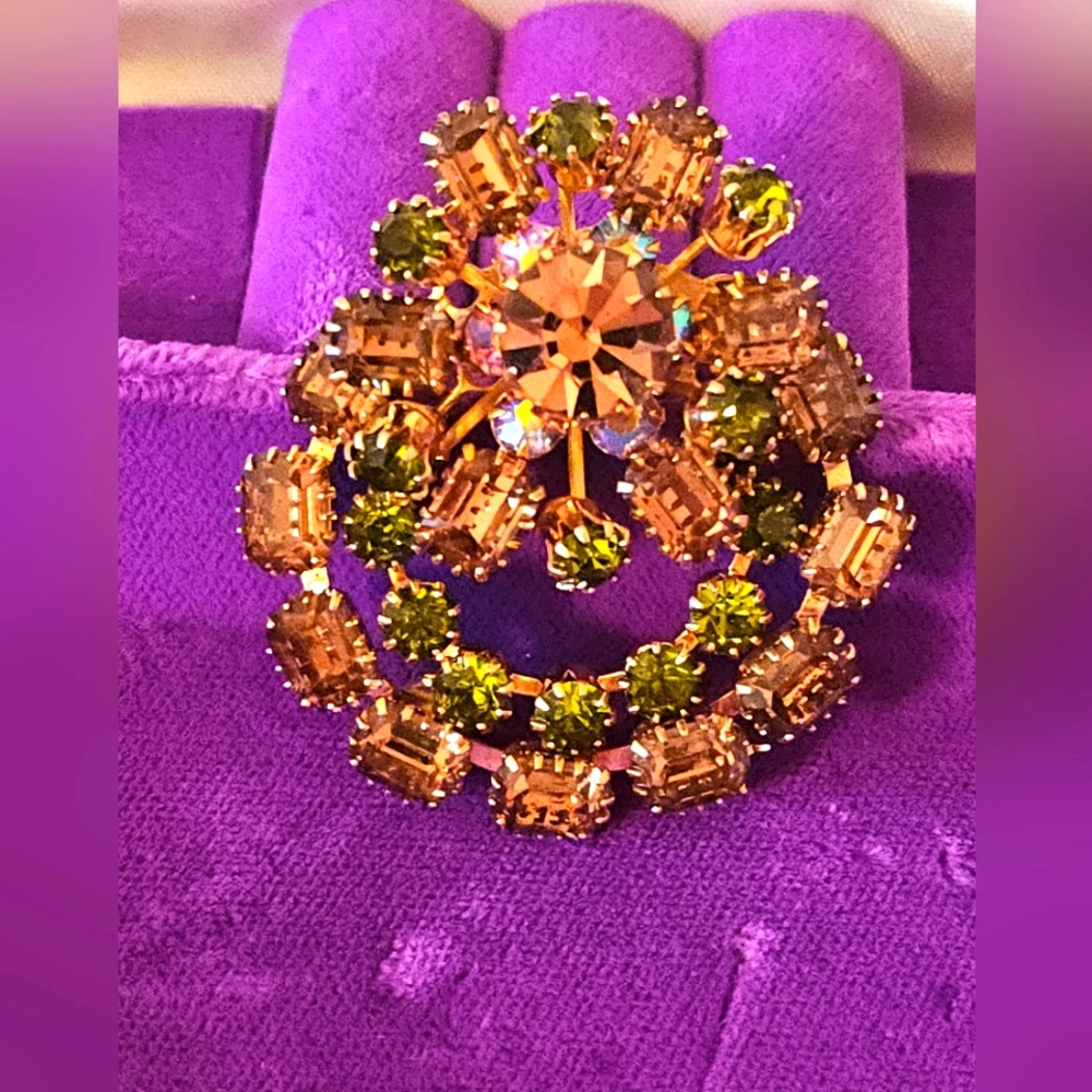 Vintage CORO brooch with glass AB crystal. Perfect condition, signed Coro.